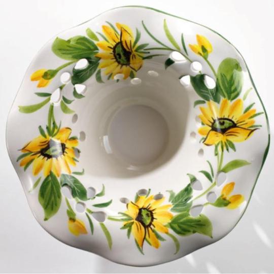 romantikus stilusu fuggesztek elegans viragos rusztikus mediterran kezzel festett vilagitas paraszthaz napraforgo mintas polgari elegans porcelan kovacsoltvas diszes olasz toszkan hangulatu lampak viragos termeszetes.jpg